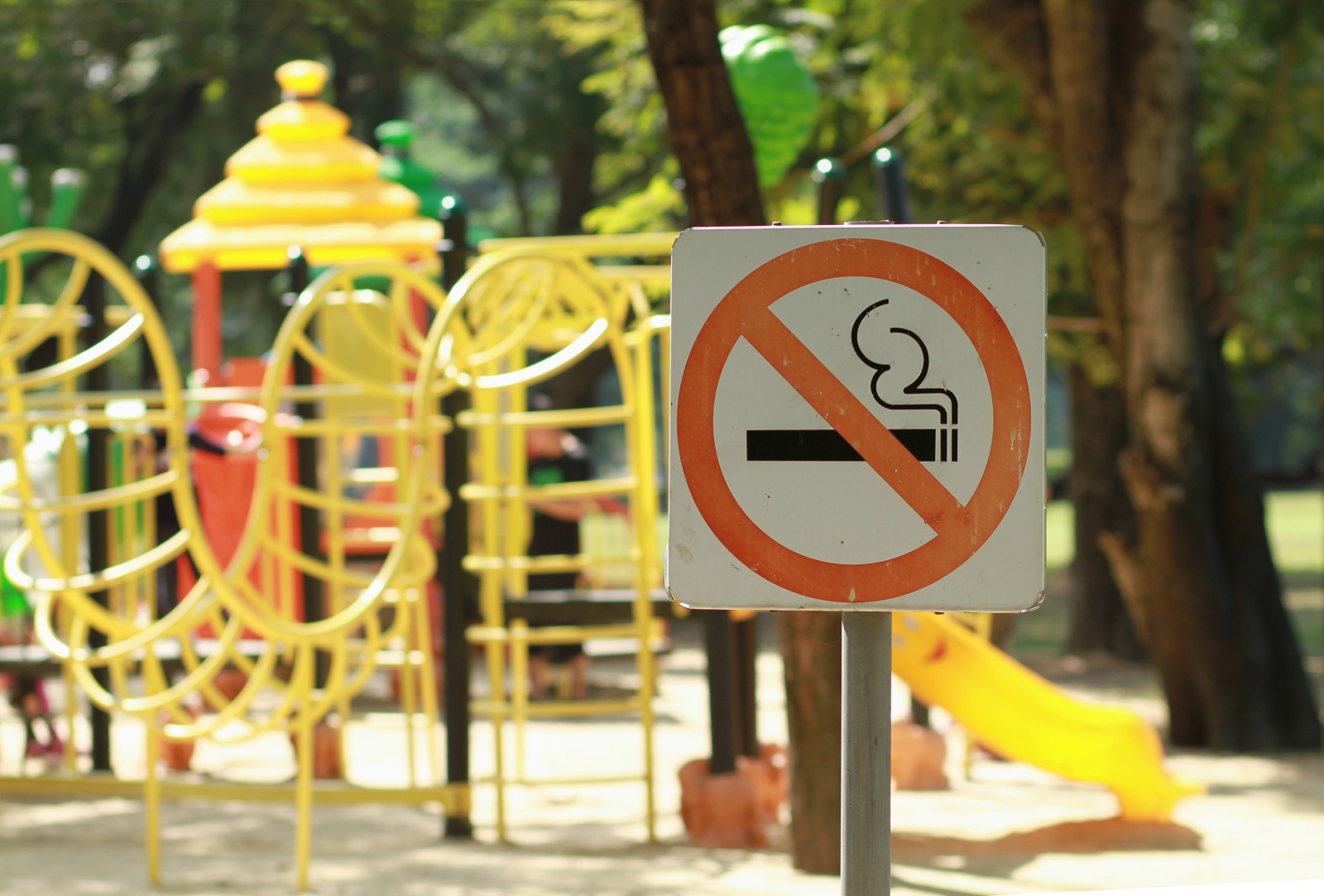 Plan anti-tabac : Hausse de prix, interdiction de fumer à la plage