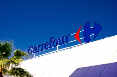 Carrefour : le géant des supermarchés va produire de l'électricité grâce à ses parkings