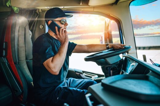 téléphone au volant, risque, sécurité routière, danger, route, accident