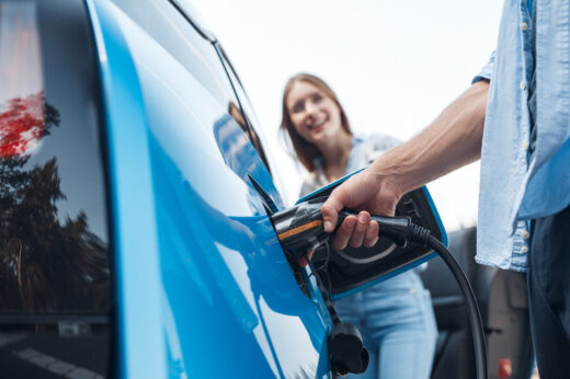 recharge-voiture electrique-borne-autoroute