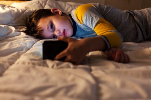 smartphones-interdiction-operateur-enfants