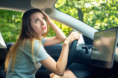 Stressed,young,woman,upset,about,traffic,in,a,new,car