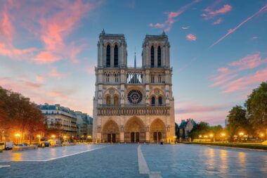 rachida-dati-payer-entree-notre-dame-sannat