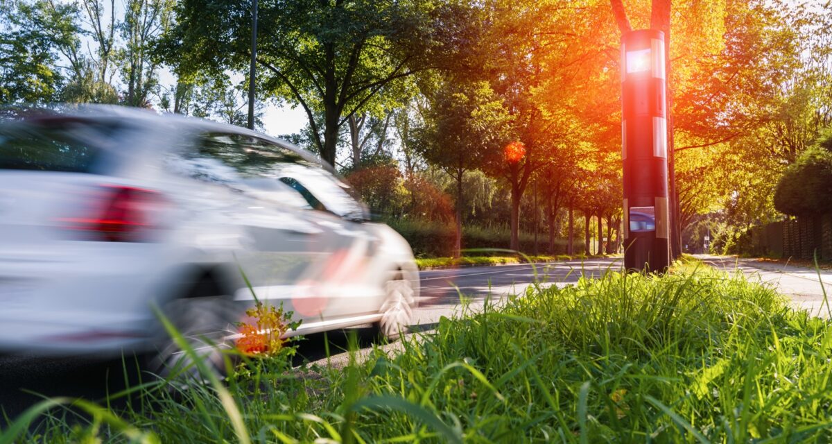 voiture-radar-site-reperer-legal-droit-amende