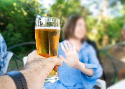 Alcool : les Français boivent de moins en moins