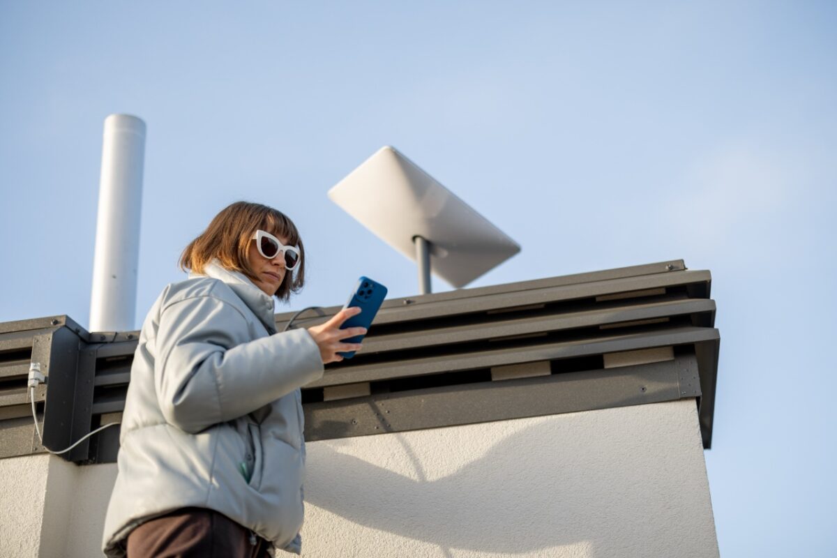 Lviv,,ukraine, ,january,,2023:,woman,installing,starlink,satellite,dish