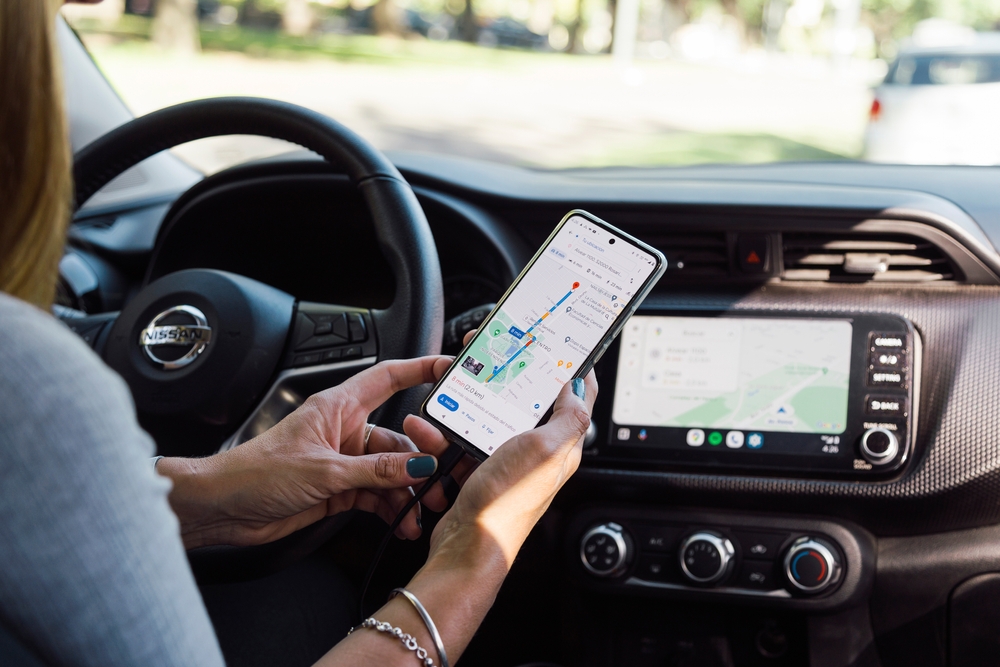 Waze ou Google Maps : qui domine la route en 2024 ?