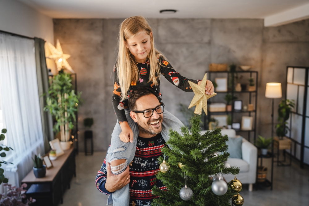 Le sapin de Noël artificiel, avec sa durabilité et sa facilité d'entretien, offre une alternative pratique et esthétique pour ceux qui cherchent à célébrer les fêtes sans les contraintes des arbres naturels.