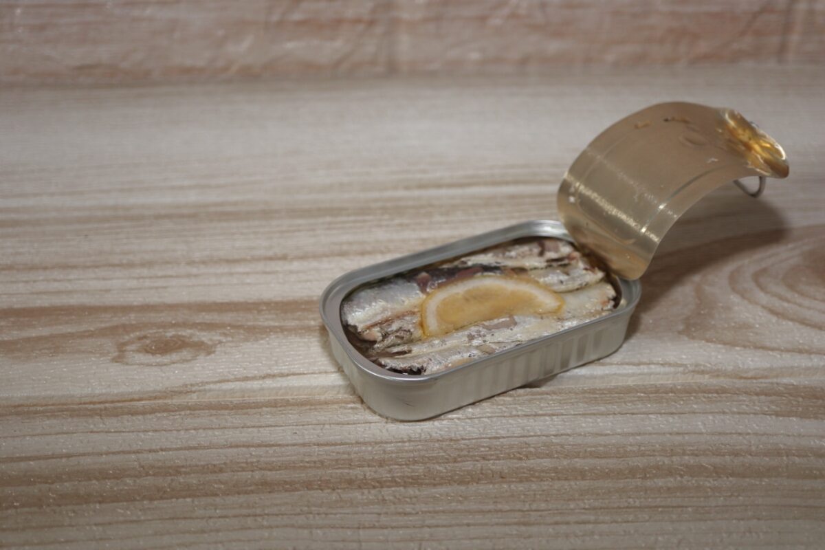 Canned,sardines,healthy,lemon,oil,omega,3