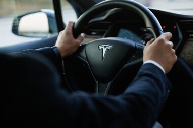 Tesla : 700 000 véhicules rappelés, le cauchemar des propriétaires