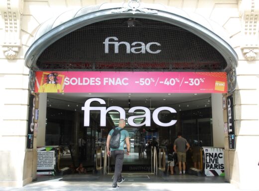 fnac-champs-elysees-fermeture-braderie