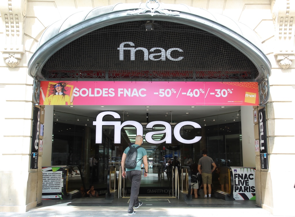 fnac-champs-elysees-fermeture-braderie