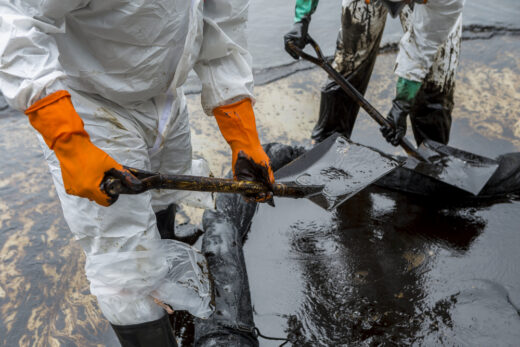 Catastrophe écologique en Crimée : une marée noire causée par deux pétroliers